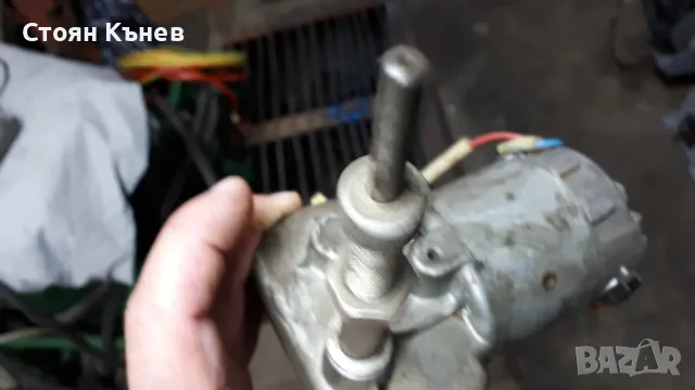 Моторче за чистачките 24 волта. 