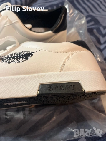 Чисто Нови Бели обувки, снимка 3 - Маратонки - 53694394