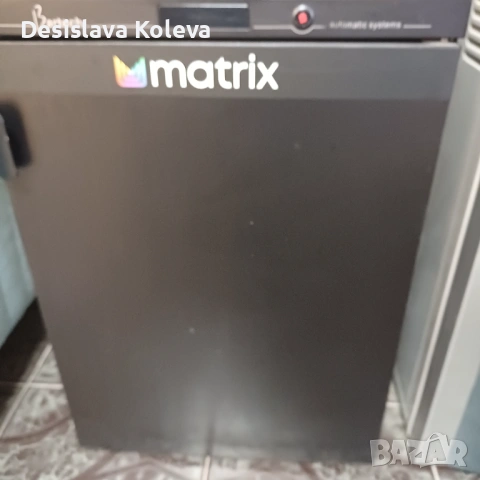 Мини хладилник с леки забележки, използван