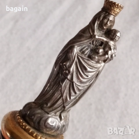 Сребърна статуетка.