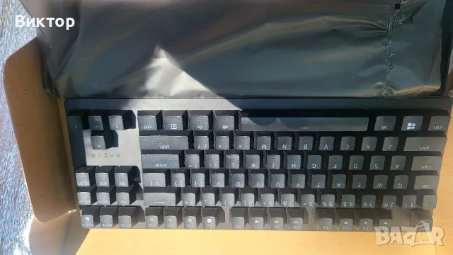 Клавиатура Razer Huntsman V2 TKL, Analog, червени суичове, в отлично състояние,, снимка 2 - Клавиатури и мишки - 55742563