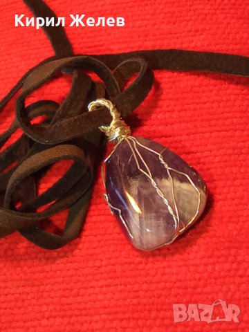 КРАСИВ ВИНТИДЖ - АРТ МЕДАЛЬОН НАТУРАЛЕН КАМЪК АМЕТИСТ с ШНУРЧЕ от ВЕЛУР 21244, снимка 3 - Колиета, медальони, синджири - 41483309