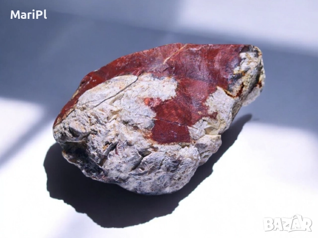 Рядък Червен Яспис от Маджарово – Страстен Камък за Колекционери