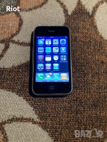 Продавам iPhone 3GS