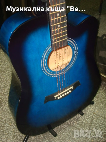Акустична китара с калъф, снимка 3 - Китари - 40482879