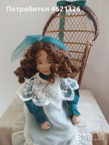 Колекционерска порцеланова кукла Александра Ashton-Drake, като нова, снимка 7 - Декорация за дома - 52043604