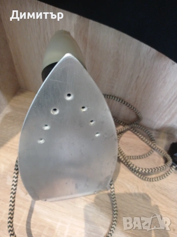 Руска ютия с функция за пара 1000W, снимка 3 - Ютии - 53704357