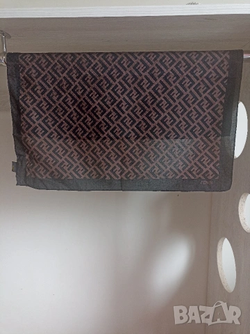 Дамски шал Fendi, снимка 2 - Шалове - 53427266