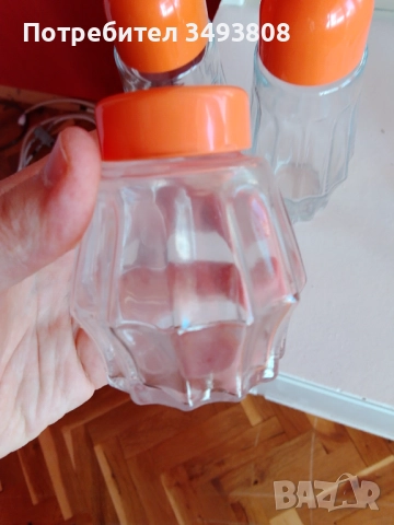 Комплект за хранене -две солници и две малки шишета за олио и оцет , снимка 5 - Прибори за хранене, готвене и сервиране - 51788024