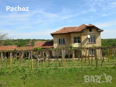 Двуетажна къща с двор на Центъра на с. Владиня, снимка 12 - Къщи - 51304745