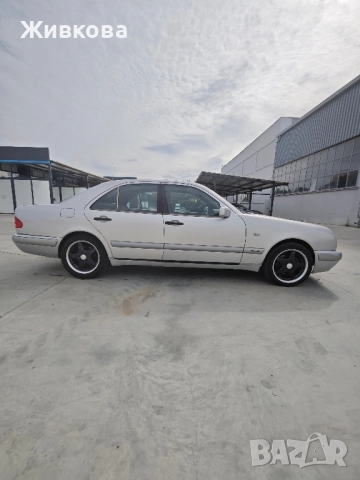Mercedes E 250TD , снимка 5 - Автомобили и джипове - 52271861