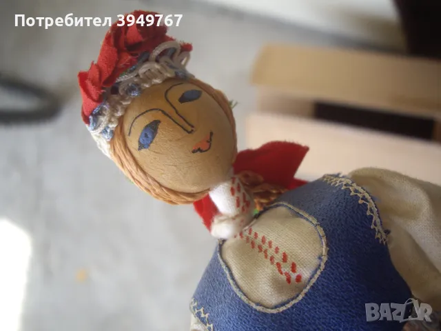 Стара  декоративна кукла., снимка 4 - Статуетки - 47451239