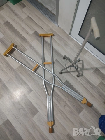 Бастун с 4 опори + 2 алуминиеви патерици / 61лв