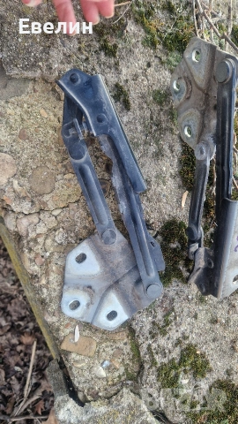 комплект панти за преден капак VW Touran 2006г, снимка 2 - Части - 53791507