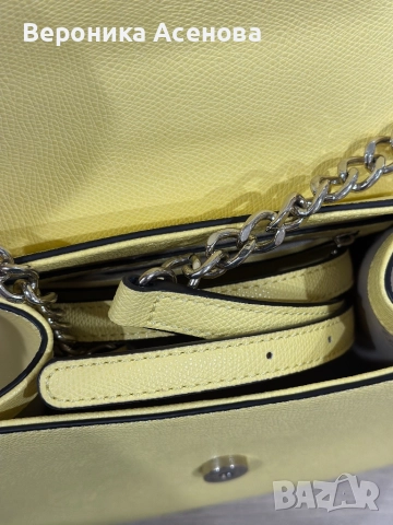 Жълта чанта Guess, снимка 8 - Чанти - 52541208