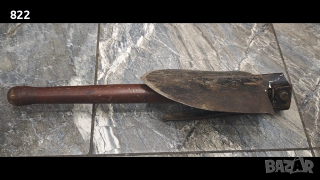 Военна сгъваема лопатка с кирка