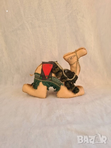 Ръчно бродирана пълнена кожена фигурка на арабска камила, снимка 2 - Антикварни и старинни предмети - 52123097