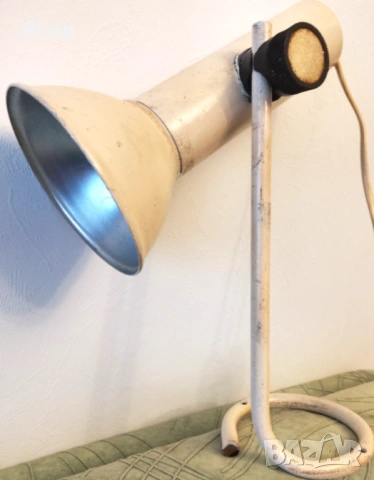 Настолна лампа.