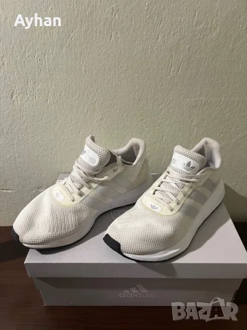 оригинални Adidas Swift Run (кремаво/off-white) – размер 40.5 EU / стелка 25 см