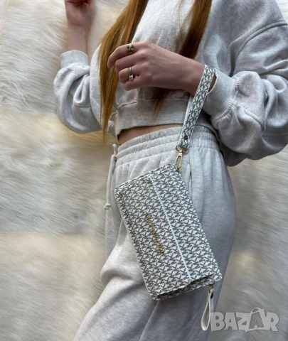 портмонета Michael kors , снимка 12 - Портфейли, портмонета - 51321023