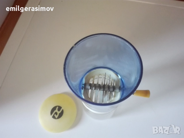 Микровълнова фурна , орехомелачка и две ретро ютии., снимка 8 - Микровълнови - 45706849