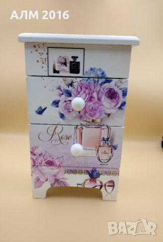 Бижутерка ,кутия за бижута 