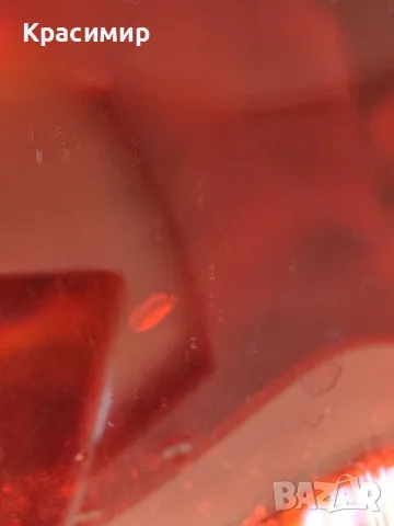 Ваза изящна, но с мини шупла на ръба, и фабрични мехурчета . Висока 17,5см., отвора е 6 см., 450 мл., снимка 4 - Вази - 48339038