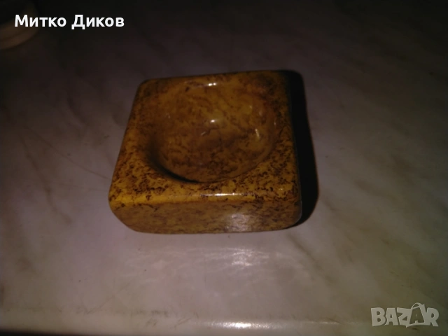 Мраморен пепелник нов 65х65мм и Н3см