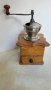 Стара дървена мелница за кафе , снимка 1 - Антикварни и старинни предмети - 41906812