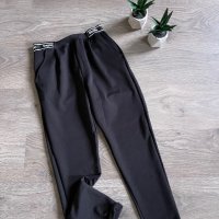 Черен панталон с надпис , снимка 1 - Панталони - 40885226