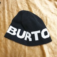 Оригинална зимна шапка  на BURTON, снимка 3 - Шапки - 39595460