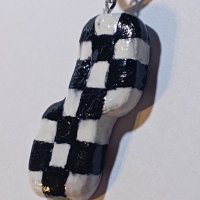 Ръчно изработено герданче- черно-бяла мозайка , снимка 3 - Колиета, медальони, синджири - 44210609