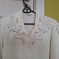 Дамска бяла риза с цветна бродерия, снимка 1 - Ризи - 41971874