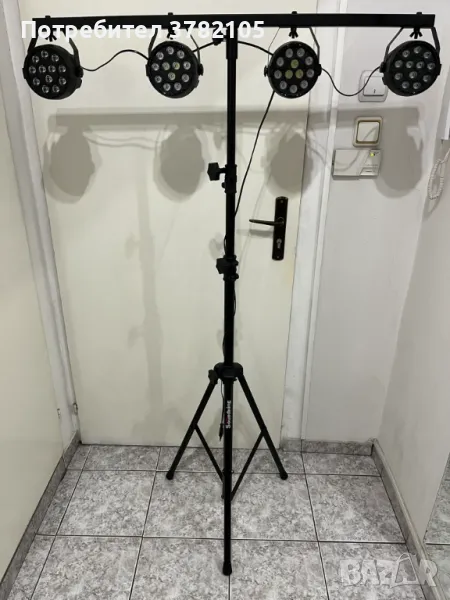 Продавам комплект мобилна стойка и 4 бр. LED PAR осветление, снимка 1
