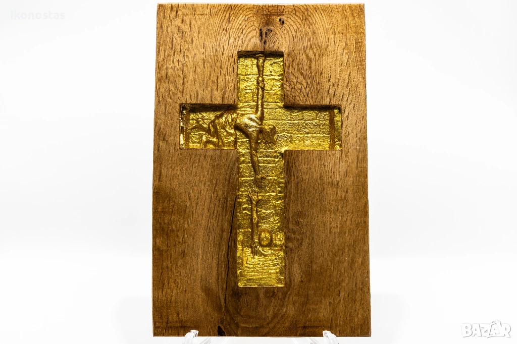 Релефен дървен кръст в смола от дъб с позлатен инкрустиран кръст, снимка 1