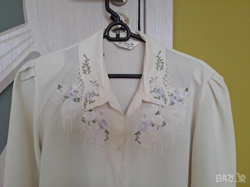 Дамска бяла риза с цветна бродерия, снимка 1