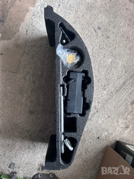 резервно оборудване за мерцедес ц класа w203 c class лепило и компресор за гуми, снимка 1