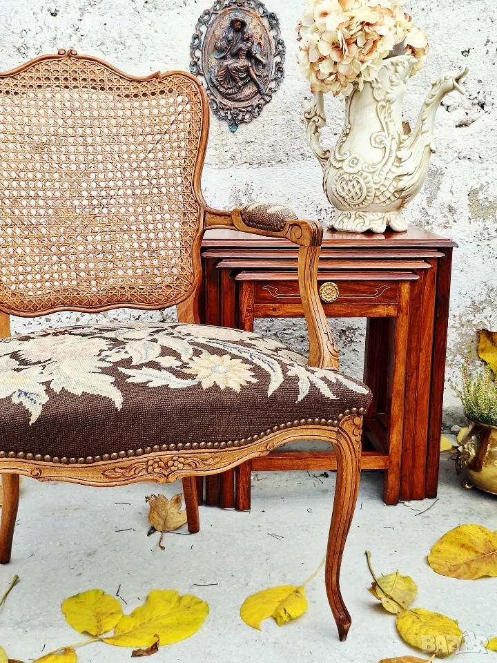 кресло в стил Луи 15 с гобленова тапицерия и ратанов гръб , снимка 1