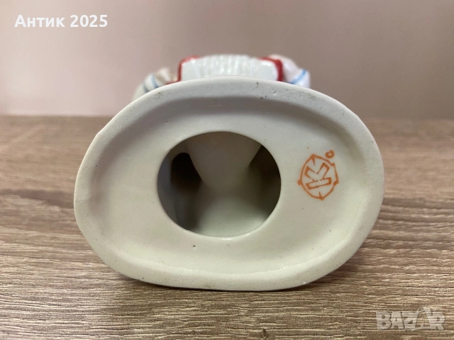 Винтидж порцеланова статуетка „Космонавт с хармоника“, СССР, снимка 3 - Антикварни и старинни предмети - 53237106