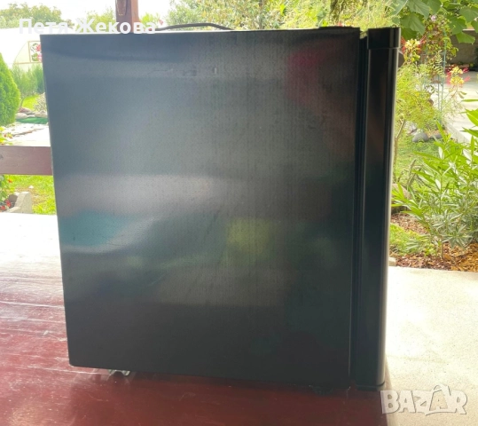 Мини хладилник Crown, снимка 2 - Хладилници - 51945802