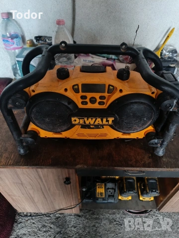 Радио DeWalt , снимка 2 - Радиокасетофони, транзистори - 53685106