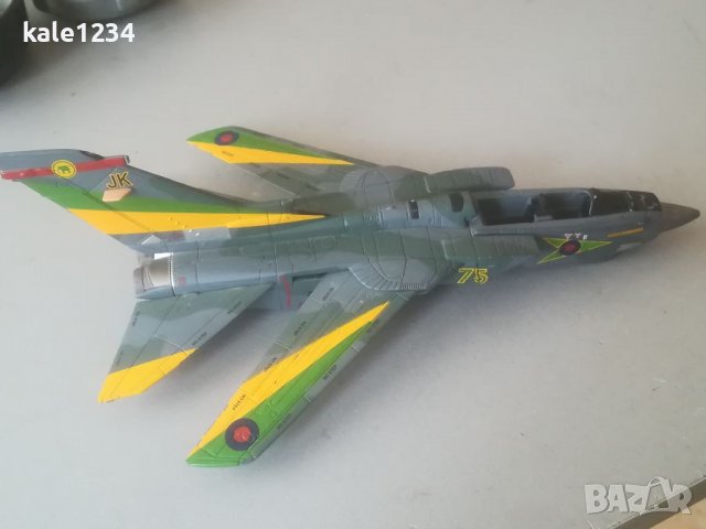 Самолет Panavia tornado AZ 564. Военен. Истребител. Макет 1/72. Corgi, снимка 2 - Колекции - 39348103