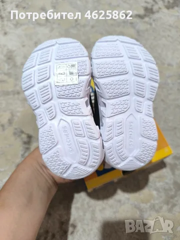 Нови детски спортни обувки Skechers Hypno-Flash 2.0 с LED светлини и дизайн за лесно обуване Slip-In, снимка 4 - Детски боти и ботуши - 56048953