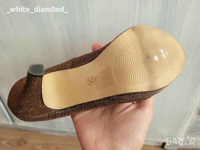 Уникални дамски златисти обувки номер 38 , снимка 3 - Дамски обувки на ток - 42001895
