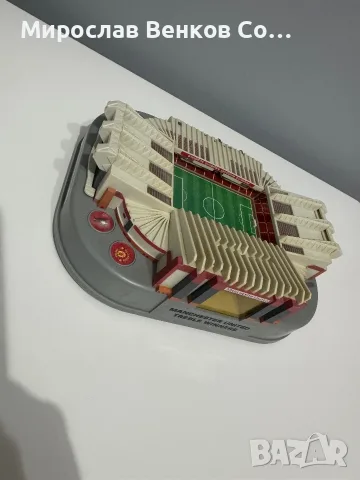 Колекционерски будилник / макет „Old Trafford“ – Manchester United Treble Winners, снимка 2 - Фен артикули - 56119967