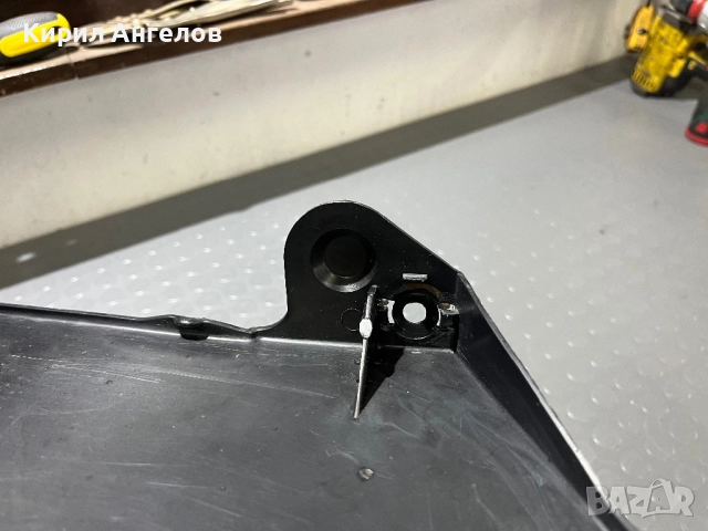 Дясната кора под мотора за VW Golf 3, снимка 3 - Части - 51949271