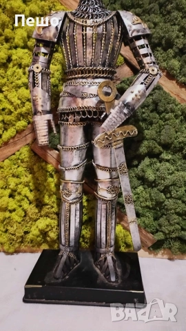 Желязна статуетка - Рицар, снимка 2 - Антикварни и старинни предмети - 52360133