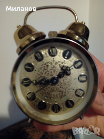 Антикварен немски будилник,настолен часовник