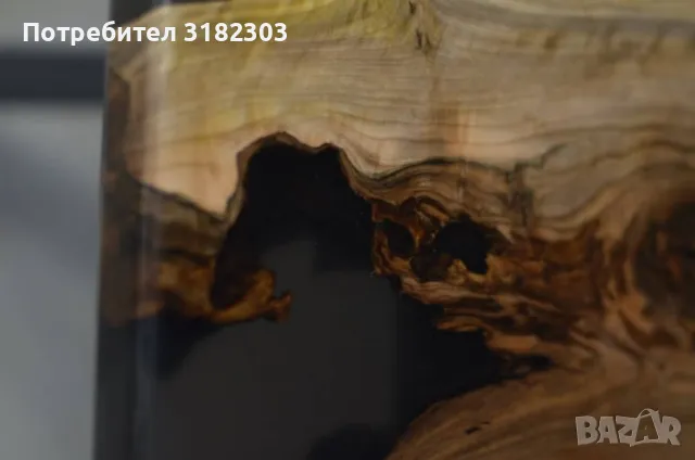 Дизайнерска орехова маса и епоксидна смола, снимка 3 - Маси - 48919318
