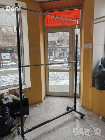 Щендер , снимка 2 - Стелажи и щандове - 53400735